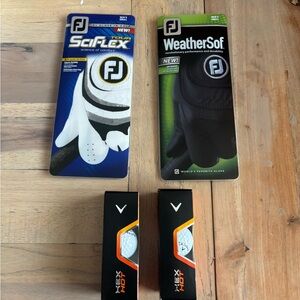 FootJoy SciFlex and WeatherSof Gloves in White and Black